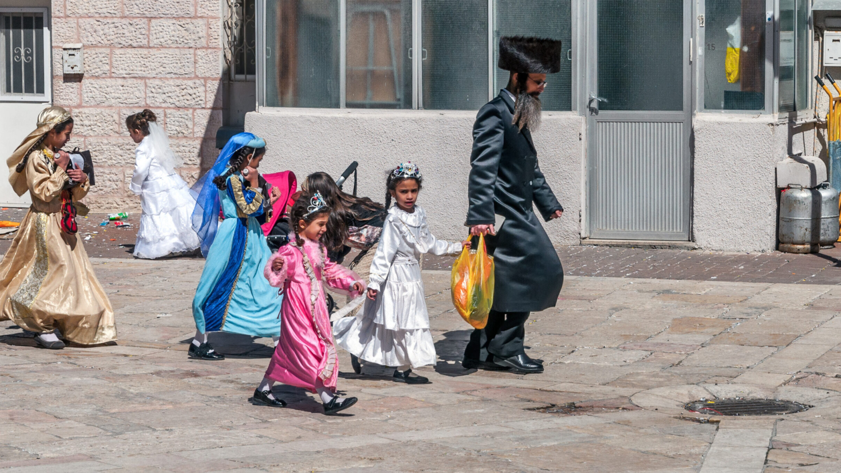 Jerusalem,,Israel-,March,06,,2015:,Purim,In,Mea,Shearim,Quarter.