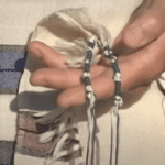 Tzitzit (צִיצִת) en los bordes de los vestidos