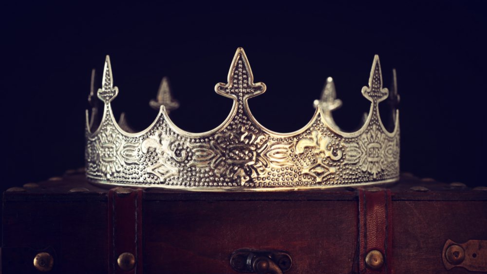 Low,Key,Image,Of,Beautiful,Queen/king,Crown,Over,Wooden,Table.