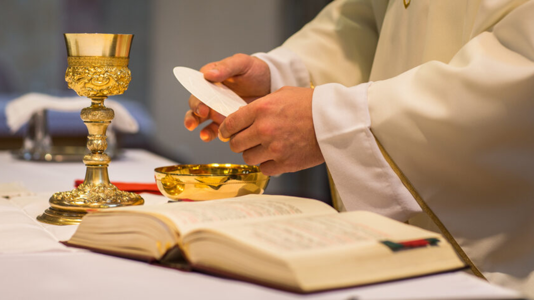Priest,During,A,Wedding,Ceremony/nuptial,Mass,(shallow,Dof;,Color,Toned